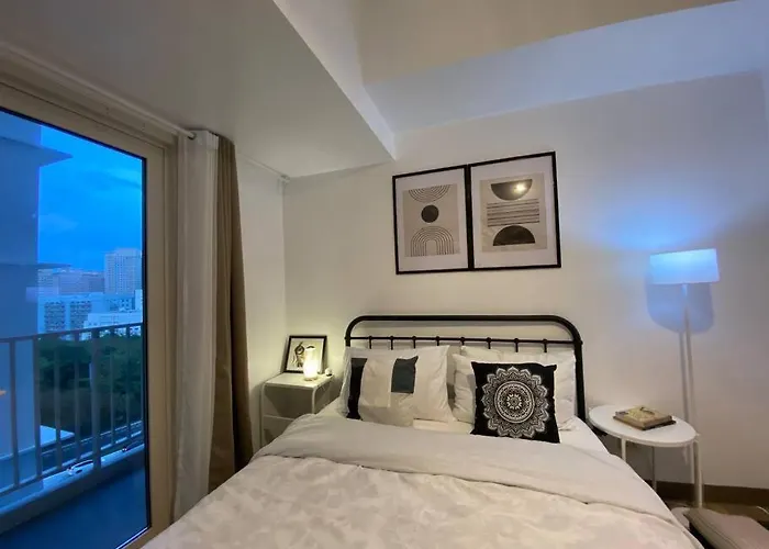 Park Mckinley West 1br Balcony Near Bgc Makati Airport Apartment Manila