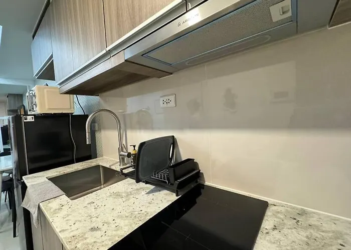 Park Mckinley West 1br Balcony Near Bgc Makati Airport
